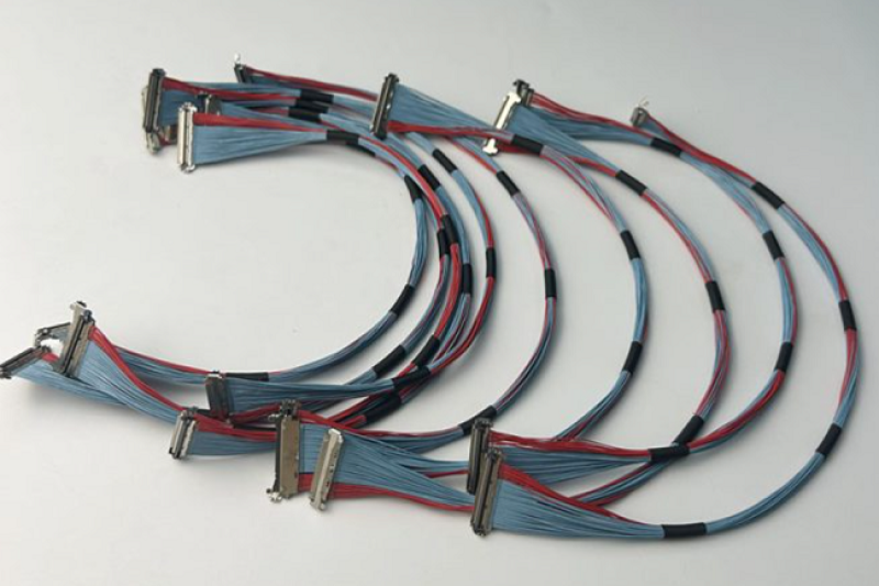 从I-PEX 82451-100B-02-D 40Pin极细同轴线束看AI服务器与数据中心高速线束设计方案