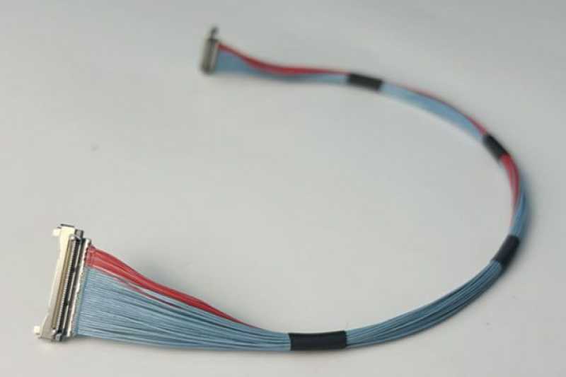 I-PEX 82452-100B-02-D高速极细同轴线束应用介绍：满足eDP显示与高速数据传输需求
